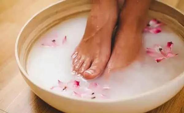 7 روش موثر درمان خانگی پا درد | برای پا درد چی خوبه بخوریم؟