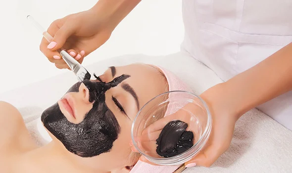 پوست کربن تراپی برای منافذ پوست و روشن شدن پوست