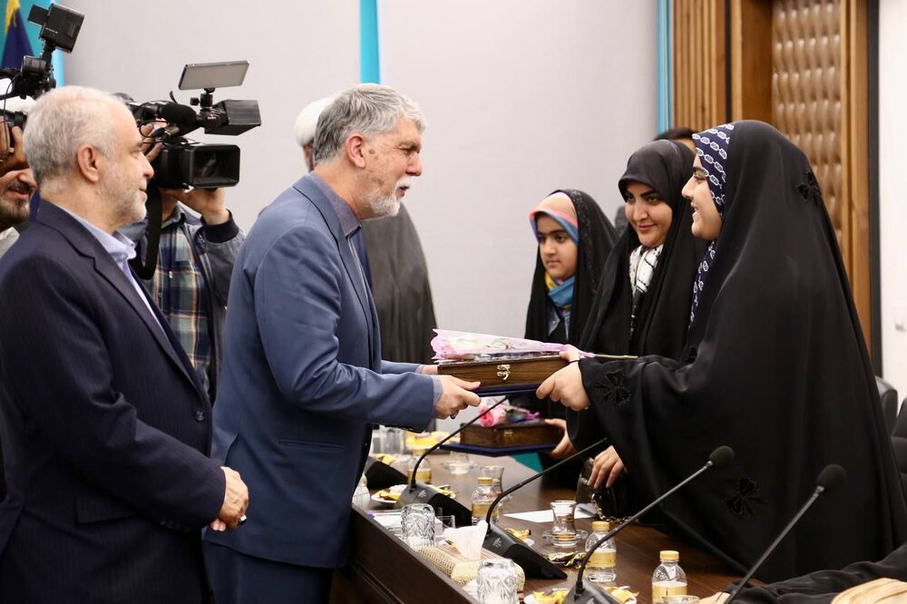 خانواده مساجد به محلی برای تجلیل از خانوادههای شهدا تبدیل میشود