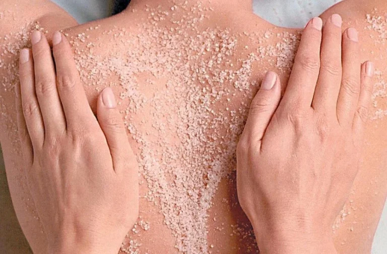 ۵ ترکیب طبیعی و بی خطر برای تهیه اسکراب بدن خانگی