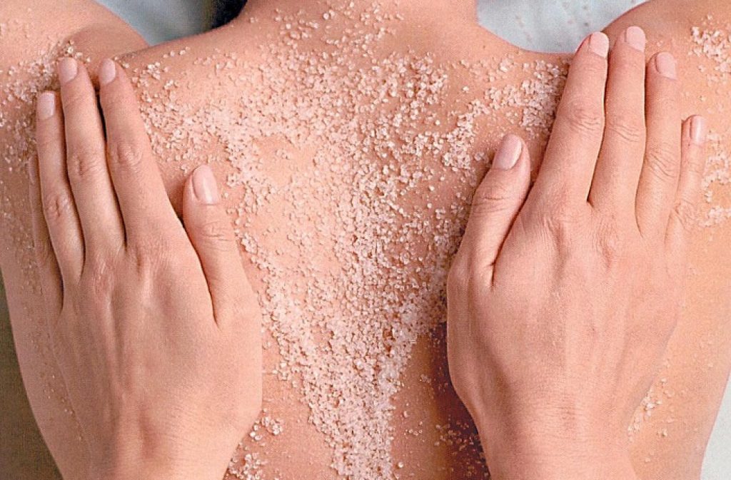 ۵ ترکیب طبیعی و بی خطر برای تهیه اسکراب بدن خانگی