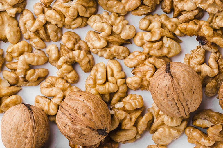 خواص مغز گردو برای پوست و مو که شما را شگفت‌زده میکند